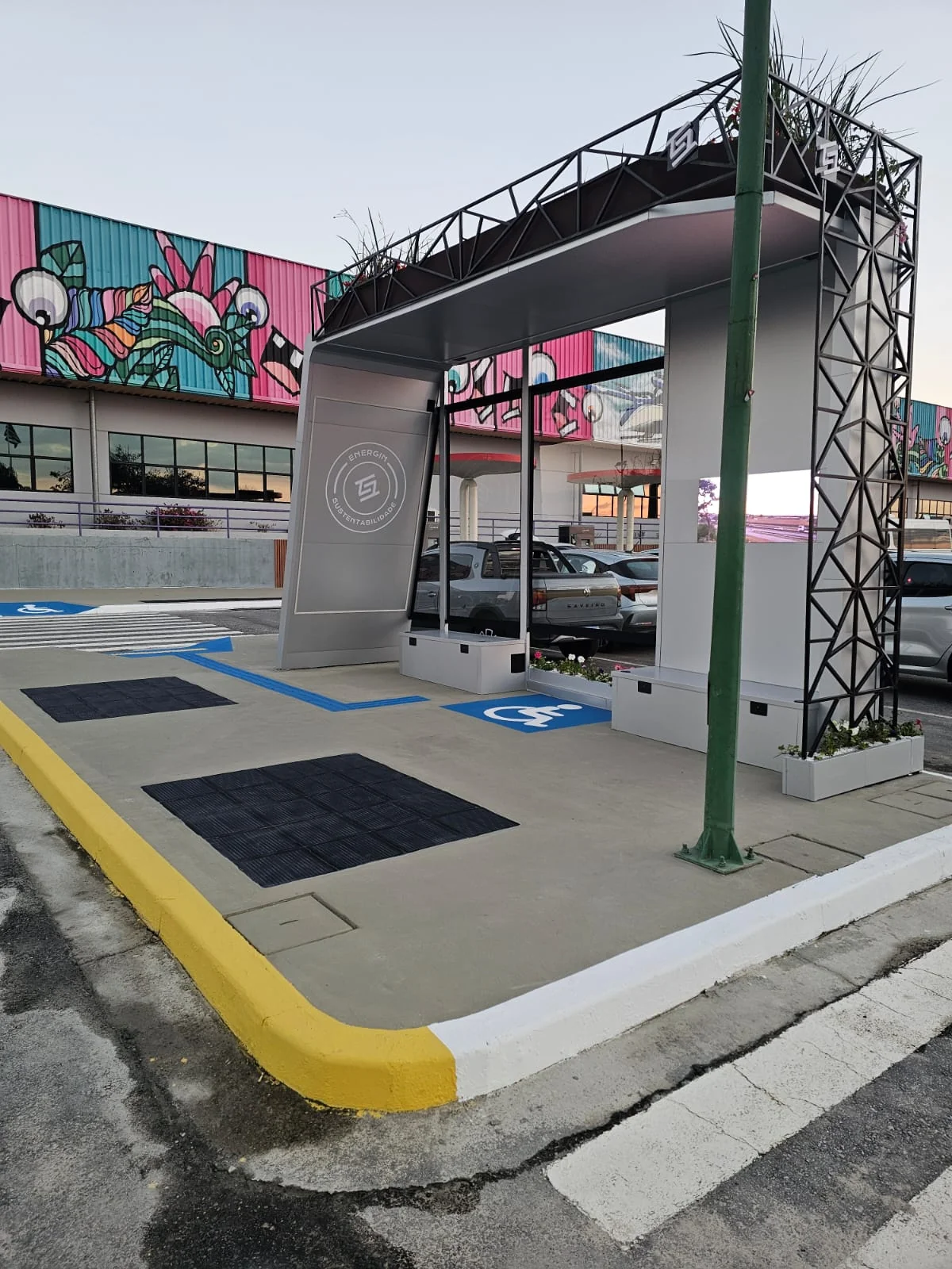 Ponto de Ônibus Pit — depois da reforma